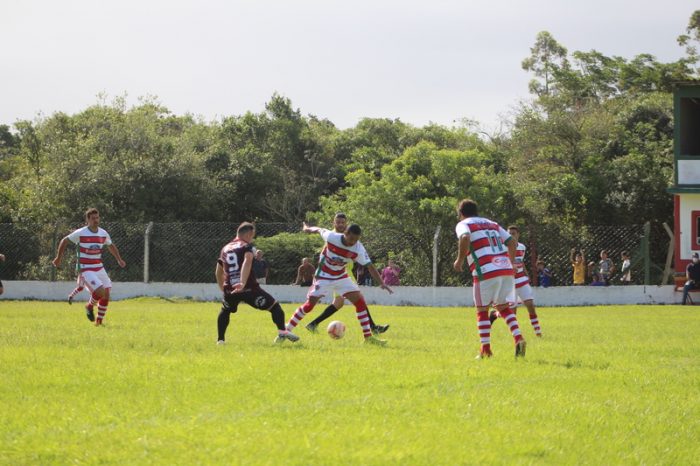 Paulo Carneiro monta escolinha de futebol – Agora Laguna