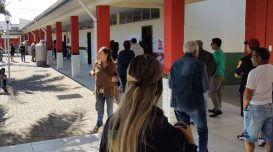 Filas na votação de domingo na escola Almirante Lamego. Foto: Luís Claudio Abreu/Agora Laguna