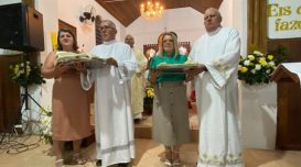 Laércio (E) e Ruy (D) têm participado de celebrações em preparação ao diaconato. Divulgação/Pascom Cabeçuda
